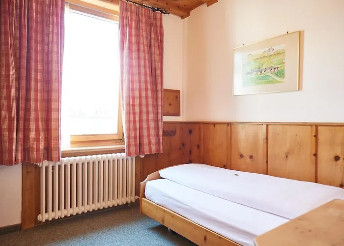 Отель Languard 3*